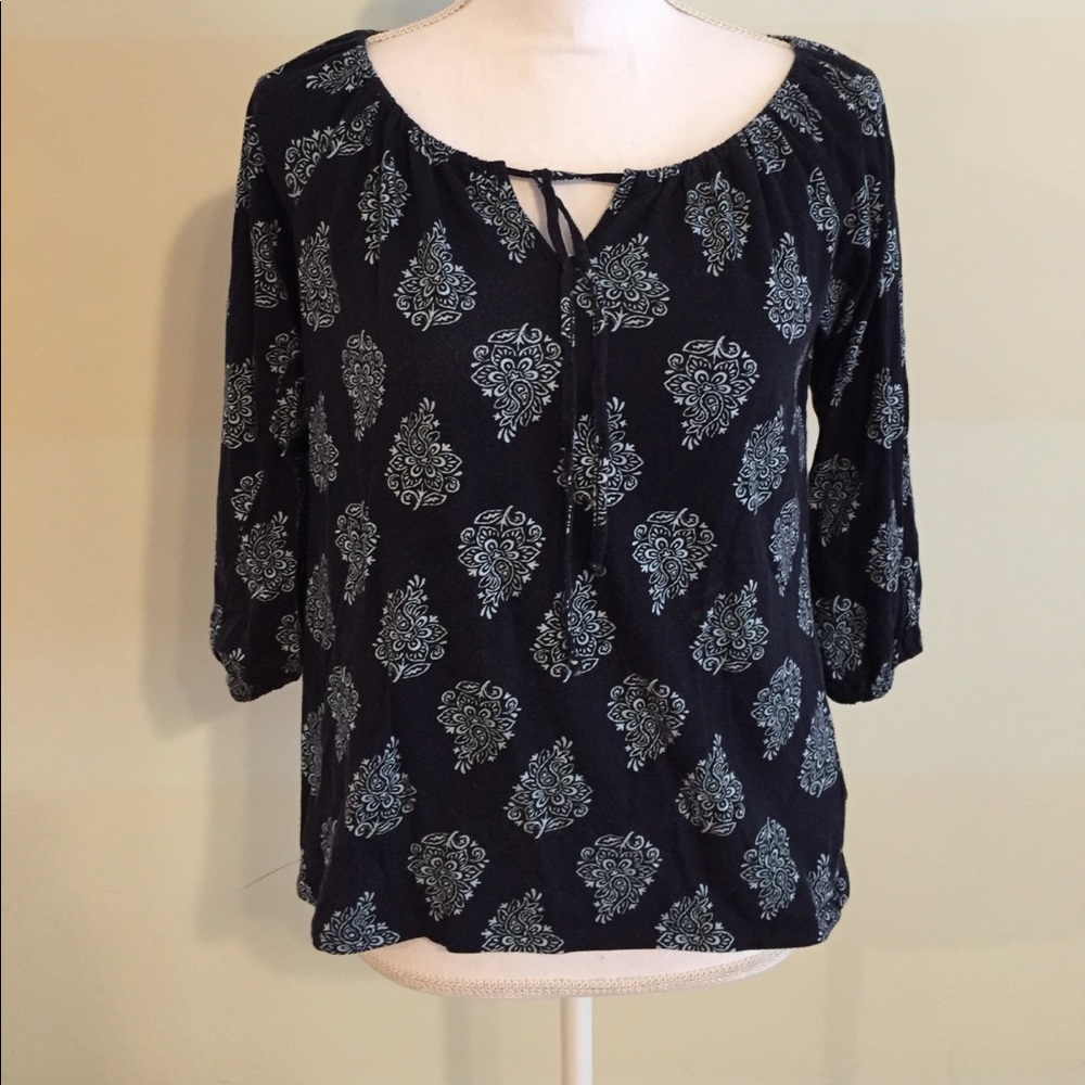 Jones NY 3/4 sleeve Navy pattern t-shirt. Size S